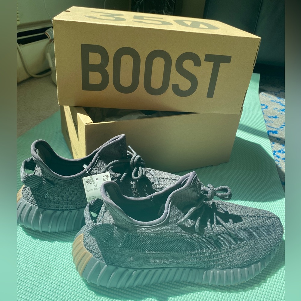 Yeezys Boost 350 V2 Sneakers